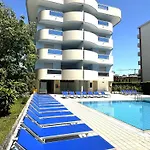 Flat With Terrace In 50m From The Sea Apartman *